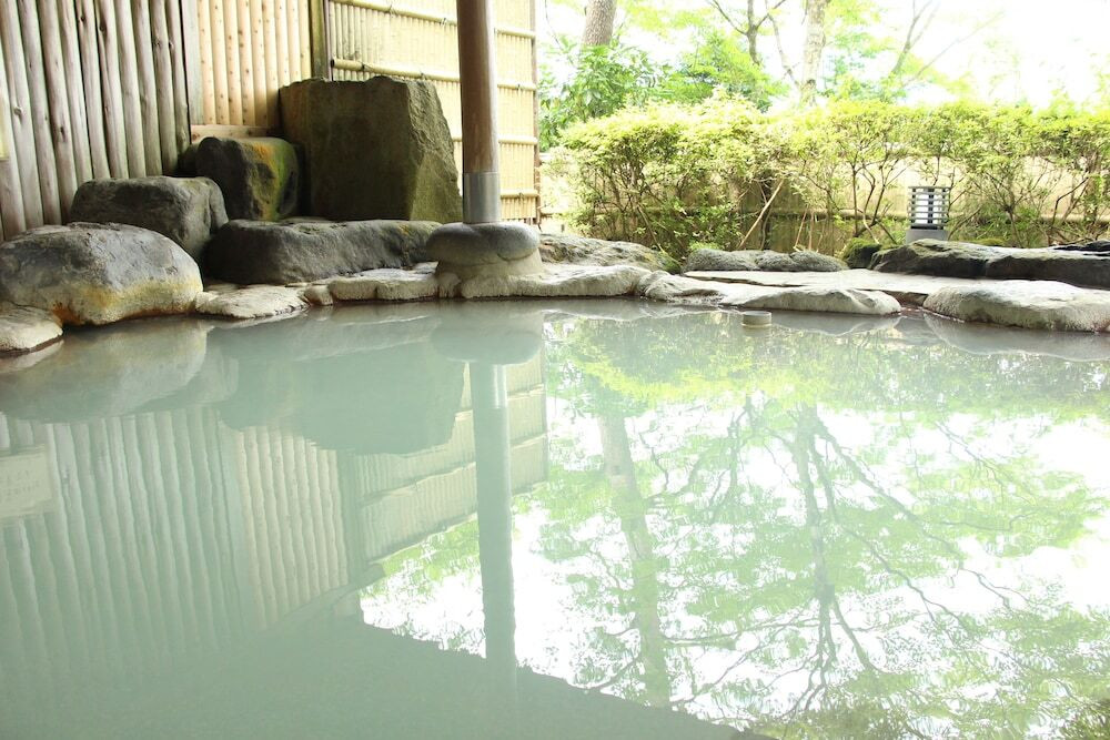 約150年以上の歴史を誇る宿で、陶芸も温泉も楽しもう♪3557413