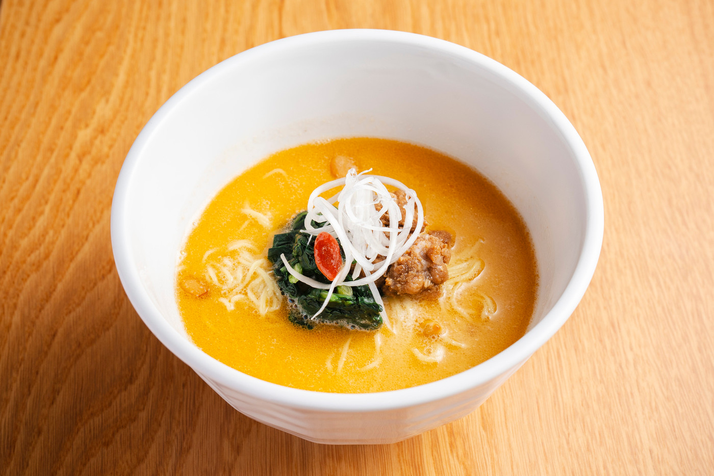 ホテル自慢の「地獄めぐり夜鳴き担々麺」は必食！4048928