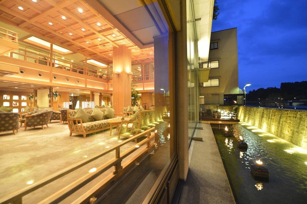 ロビーラウンジ