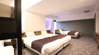 ファミリー プレジャールーム (洗い場つきバスルーム、トイレ個室、ダブルシンク、二段ベッド有)