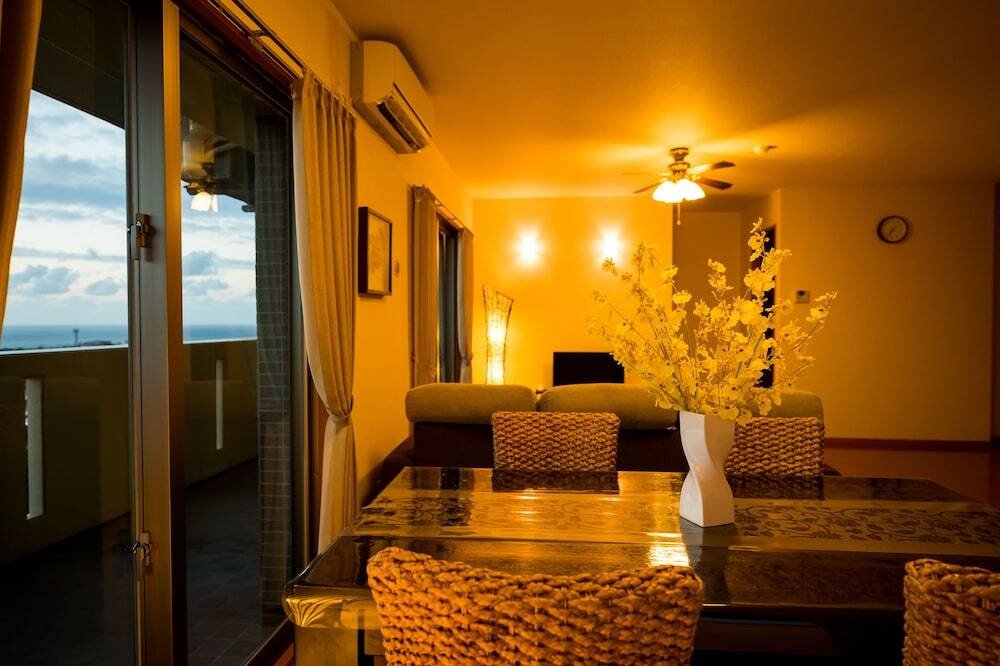 客室内のダイニングエリア