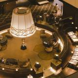 6階まで吹き抜けの館内 / 2