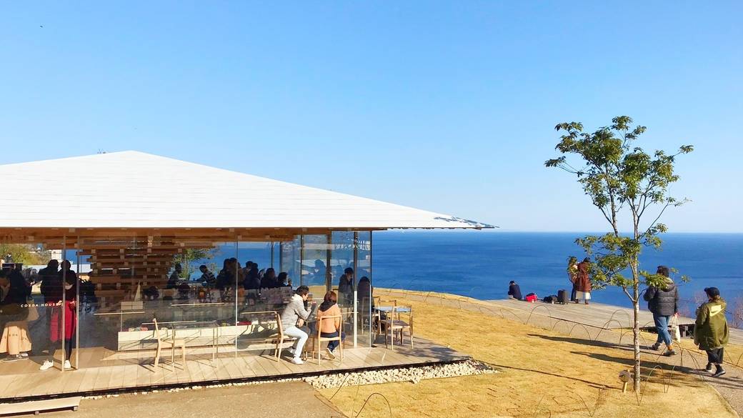 お花×海の絶景！
映える庭園を散策
 / 3