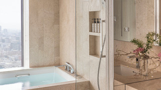 プレミア ルーム キングベッド 1 台 コーナー