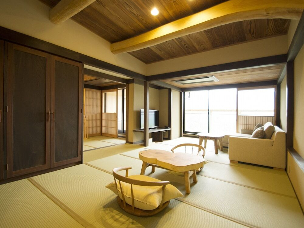 こだわりの木製家具とアメニティに彩られた心安らぐお部屋3541832