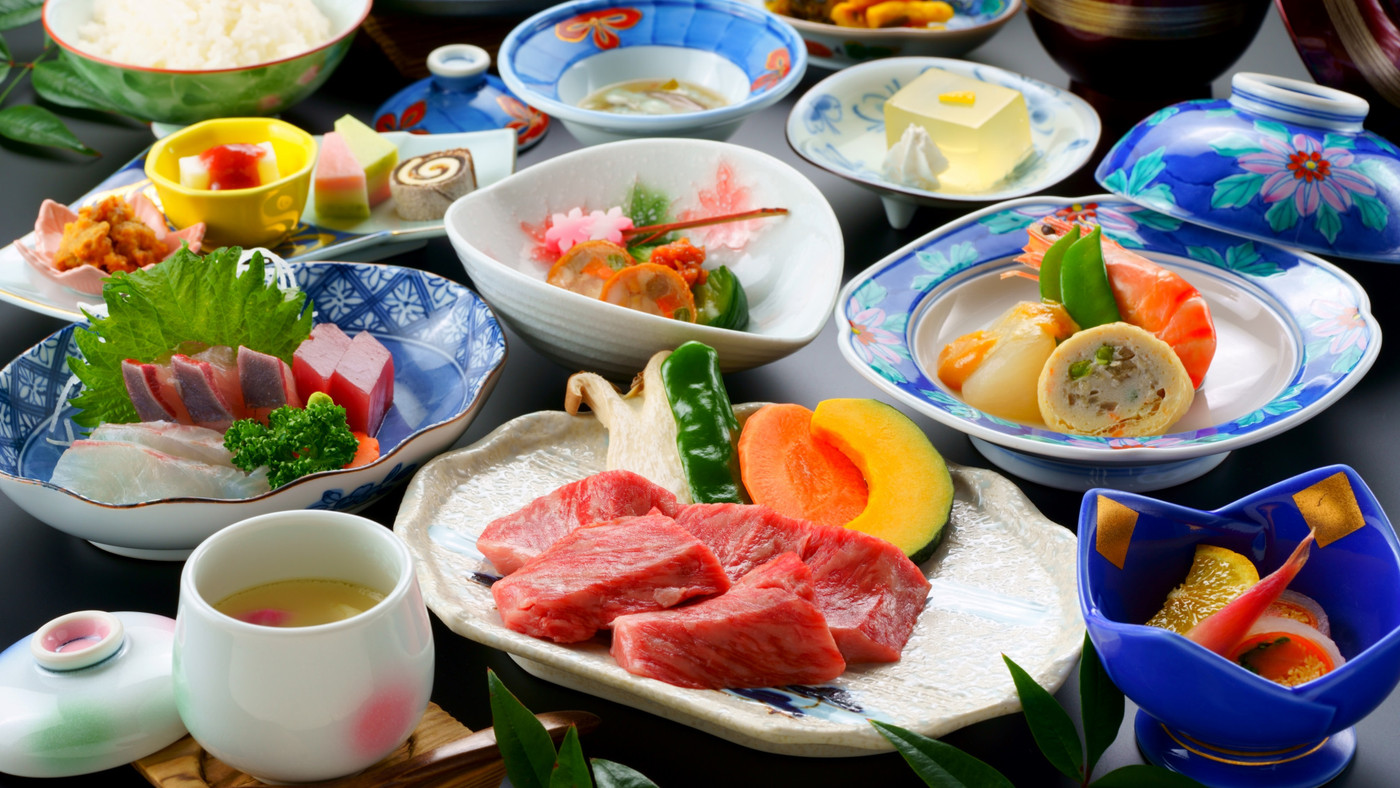 客室の半露天風呂でのんびり。全室離れのお部屋3927323