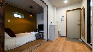 ダブルルーム (キッチン/シャワー/トイレ付) エレベーターなし 203室 禁煙