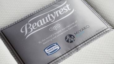 シモンズと共同開発のベッド / 14