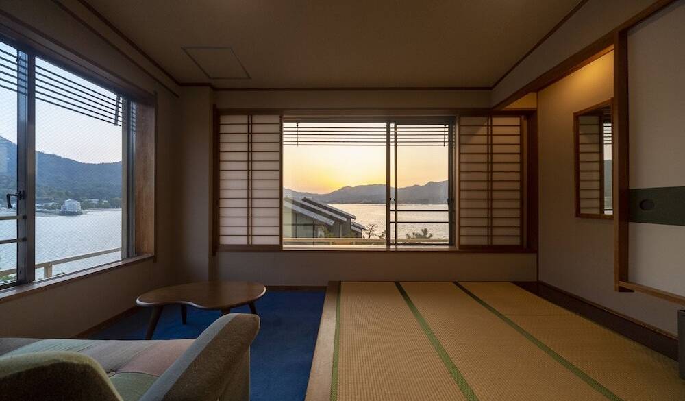 一般客室二間続き〈海側〉 / 2