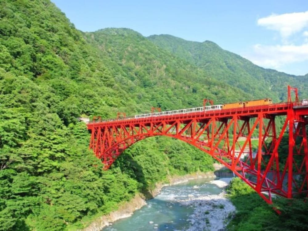 黒部峡谷の大自然が見渡せる、絶景の温泉郷3928012