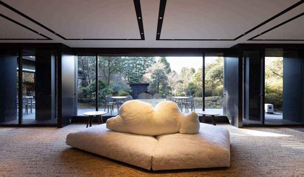 シロクマの形をしたソファ / 2