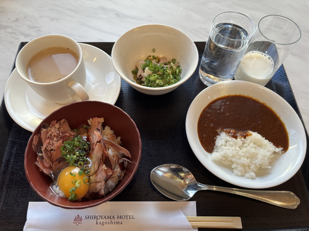 朝食のしゃぶしゃぶと卵かけご飯最高