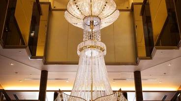 ロビーシャンデリア / 2