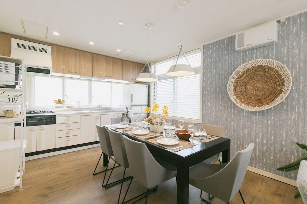 客室内のダイニングエリア