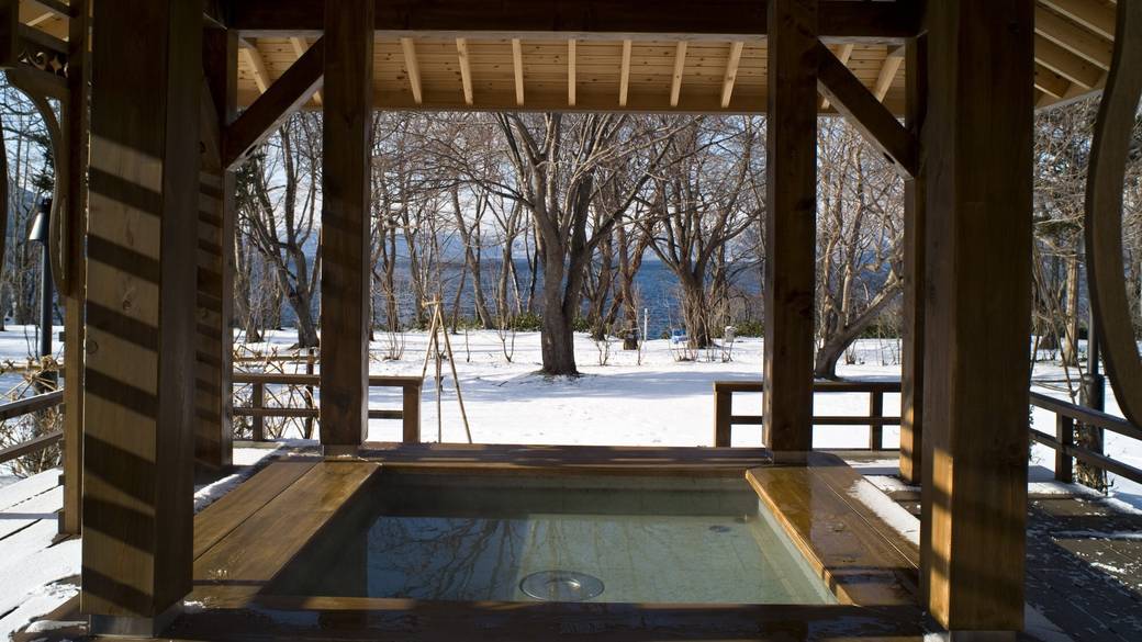 中庭の足湯「草々の湯」 / 2