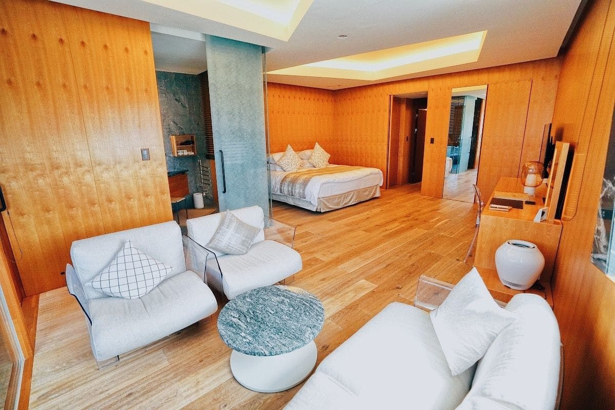 アーティスティックな設計が目を引くホテルで自然に包まれよう4244202