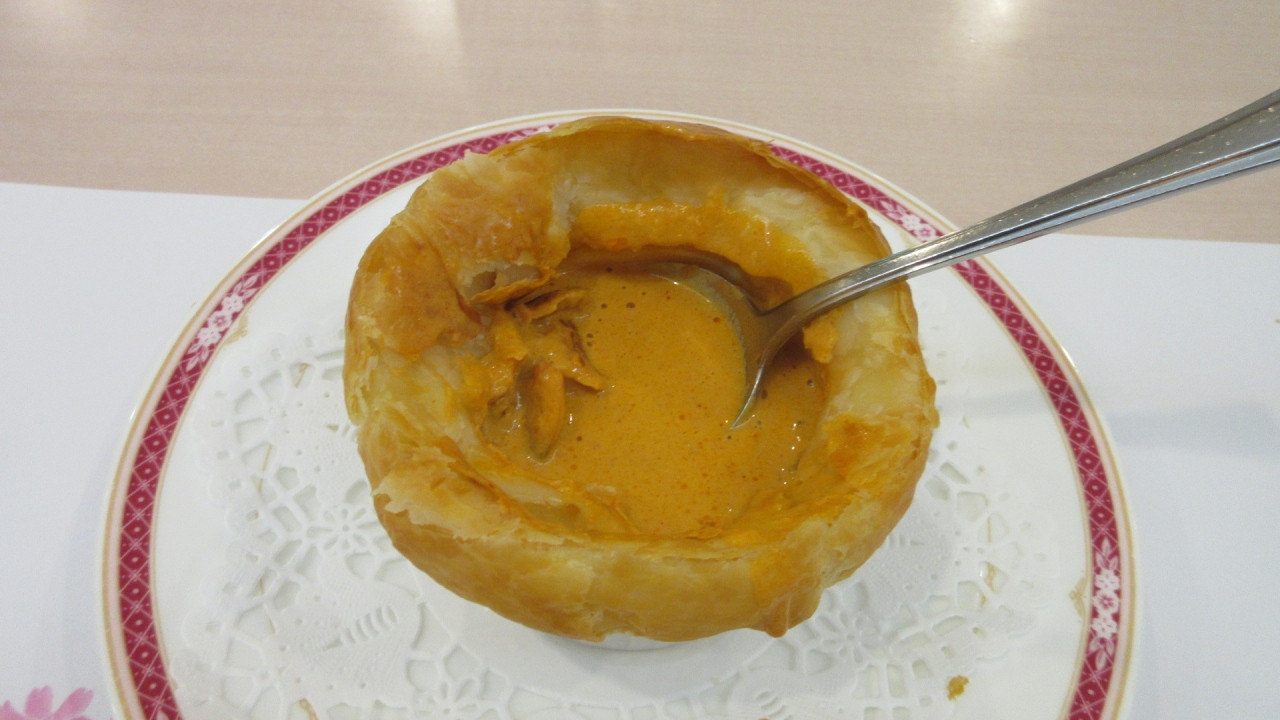 海の幸のニューバーグ風 パイ包み焼き