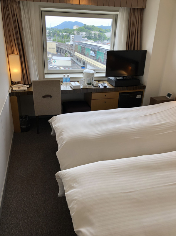 カーテンを開けて外を見ると～