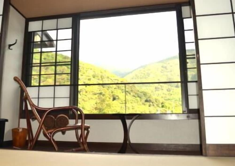 窓から大自然を眺めてのんびり4007407