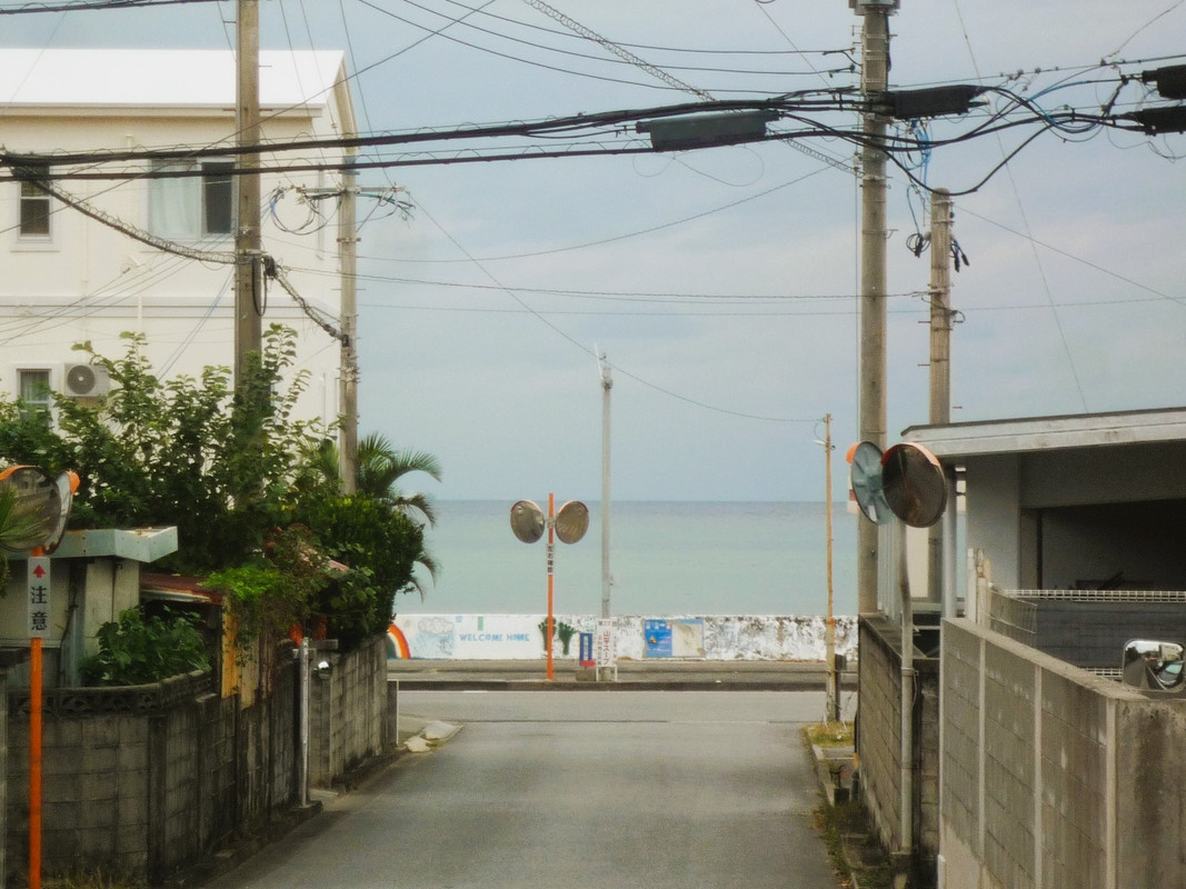 通りから海が観える~