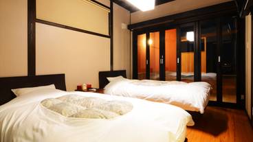 Room / 3