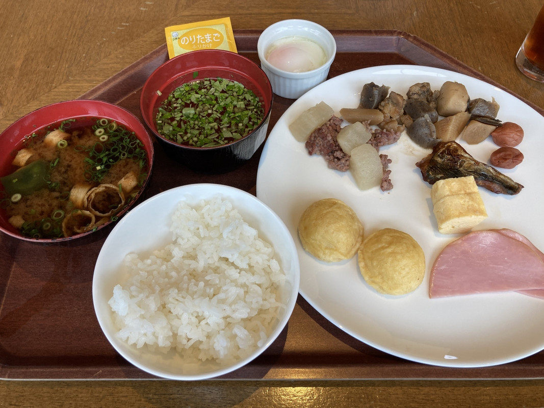 玉子焼きの三つ葉も補充されず催促してやっと。