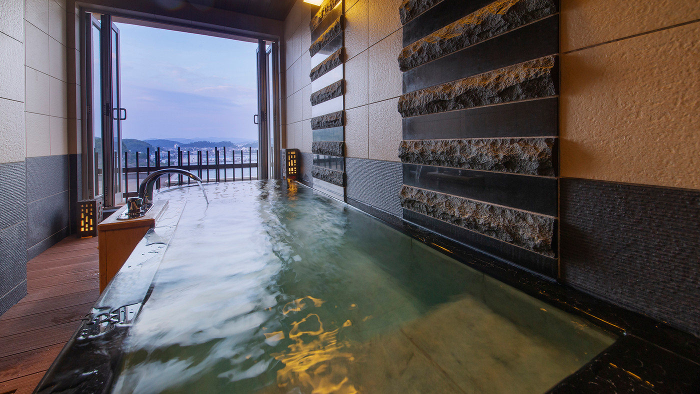 プライベート感バッチリの露天風呂4265077