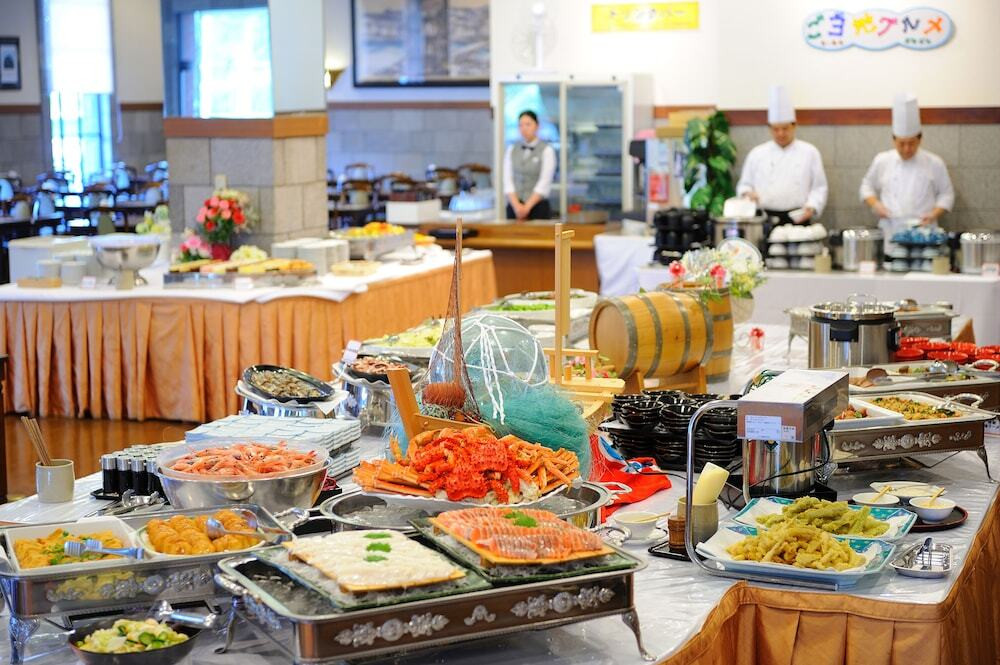 夕食バイキング①