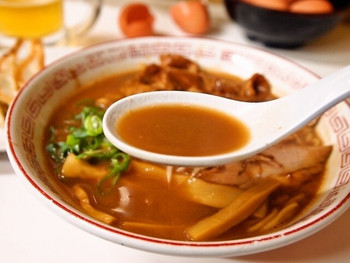 「ラーメン東大 大道本店」料理 822977 熟成とんこつ 豚バラ入（スープ）