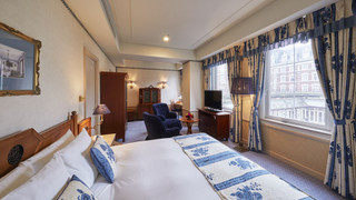 スタンダードダブル（クイーン）[初日入場券購入必須/翌日1DAYパスポート付] 禁煙