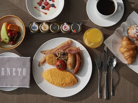 フォーシーズンズホテル東京大手町 / 4