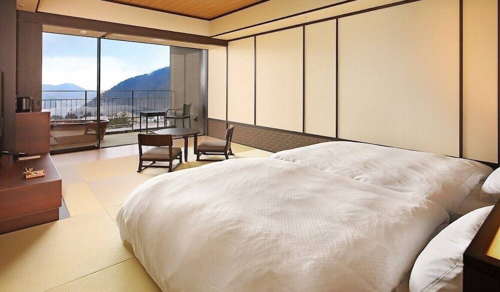 全室露天風呂付き
趣深い客室でリラックス / 1