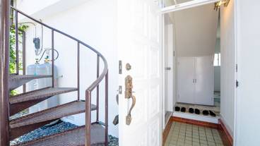 施設の入り口 / 2