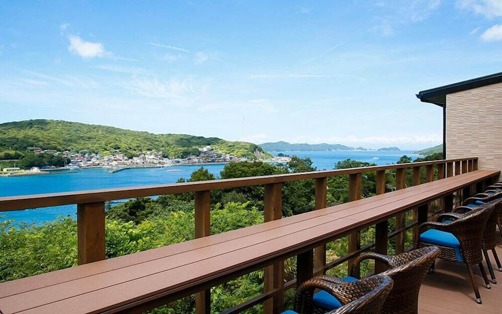 ラウンジのテラス