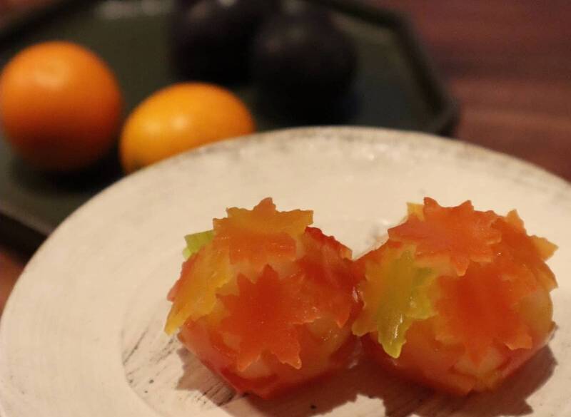 老舗上生菓子店で
極上お菓子を購入 / 1