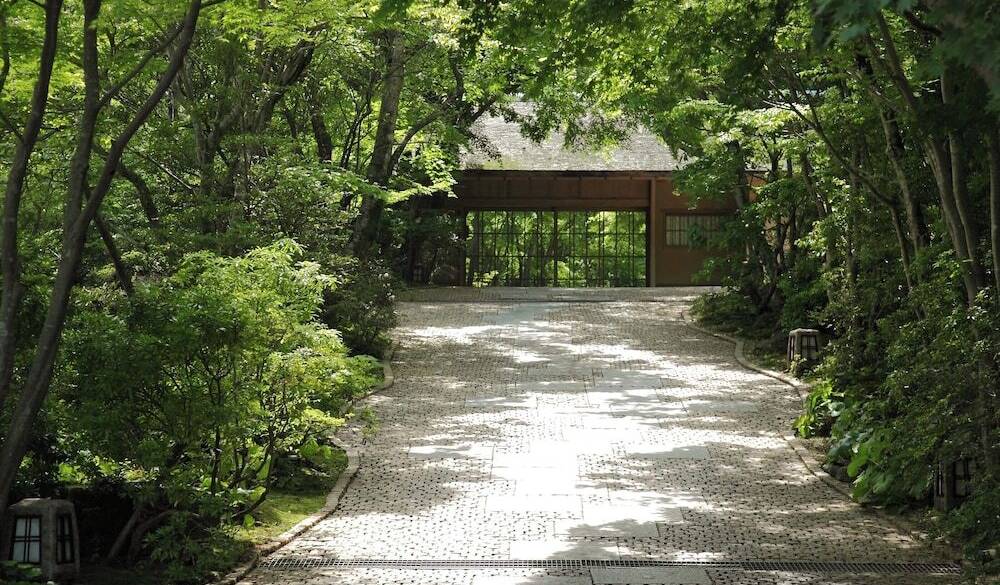 敷地内から見た長屋門 / 1