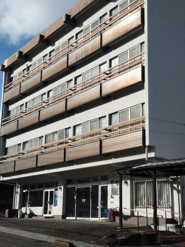 ちょっと外観古めです