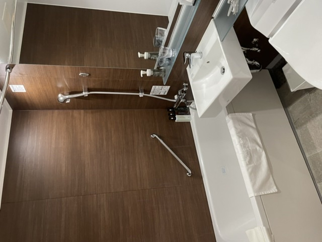 浴室トイレは割と広め