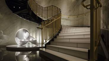 煌びやかなエントランス / 10