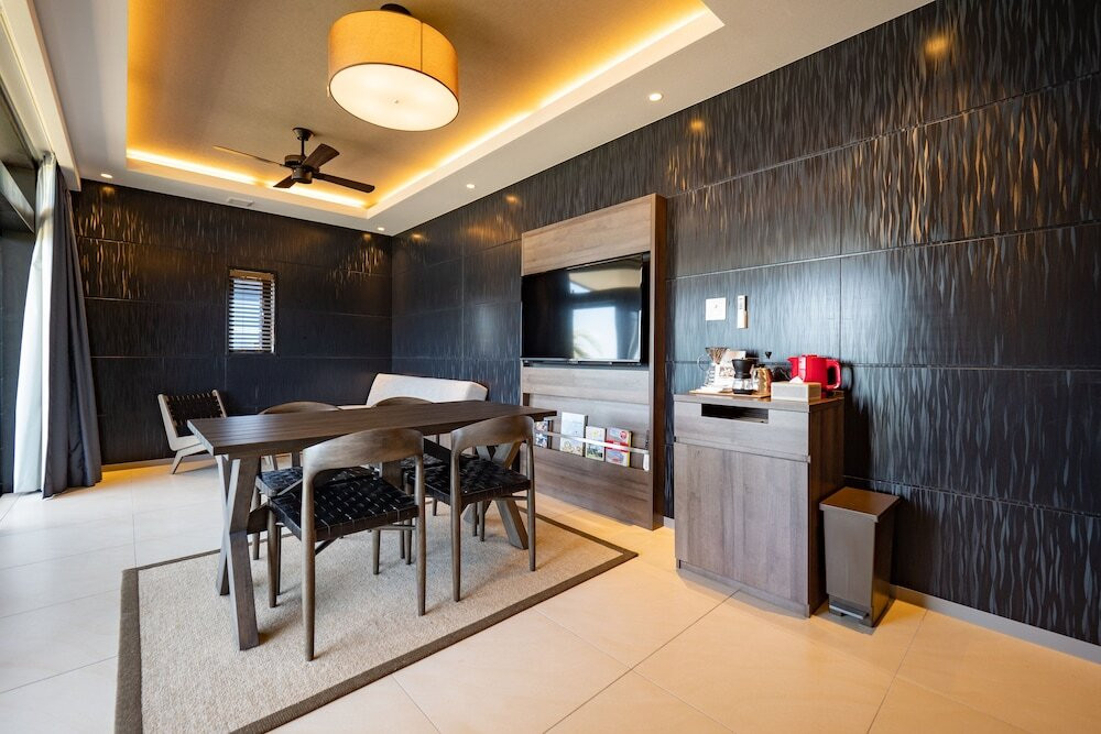 客室内のダイニングエリア