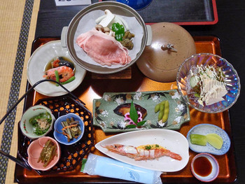 「旅館こいし」 料理 183414625 夕食（はじめに並んだ料理）