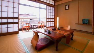 客室内のダイニングエリア / 14