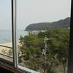 部屋からの眺め　左に砂浜　