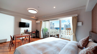 ダブルルーム キングベッド 1 台 禁煙 ペットの受け入れ不可(10階) パーシャル オーシャン ビュー