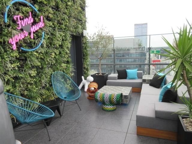 ルーフトップバーで
銀座を一望 / 1