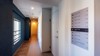 コンパクト ダブルルーム 共用バスルーム