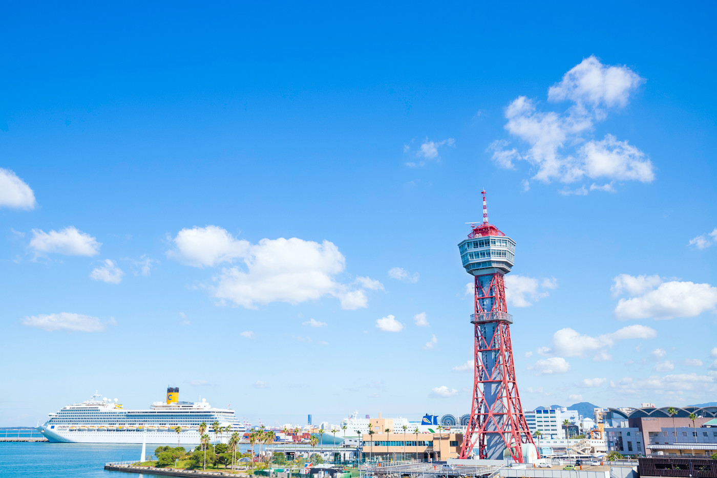 博多港のシンボル  博多ポートタワー