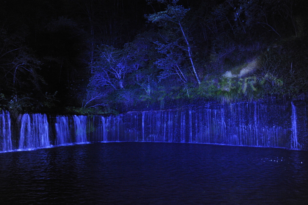 1. 昼も夜もロマンチックな「白糸の滝」1922603