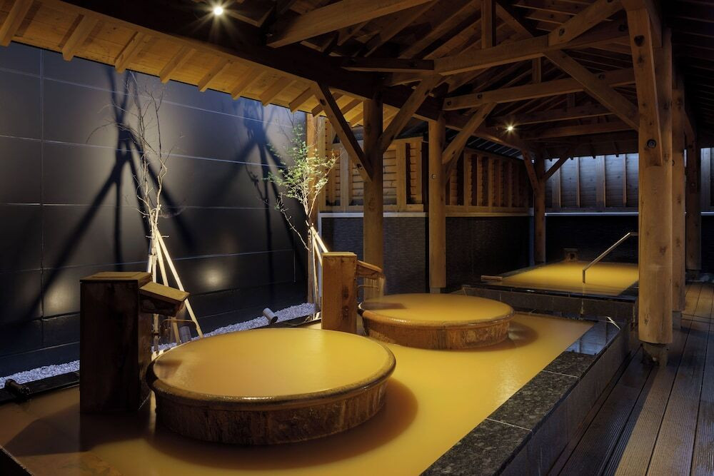 琥珀色の湯 露天風呂 壺湯