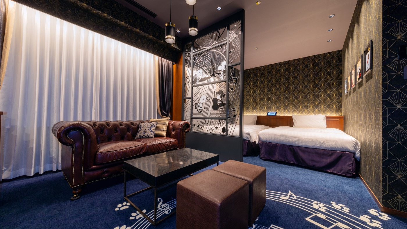 テーマパークではしゃいだ後にサウナで疲れを癒して♪4234747